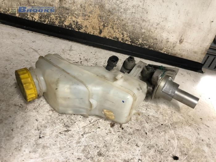 Gebruikte Hoofdremcilinder Peugeot Bipper (AA) 1.4 HDi Prijs € 100,00 Margeregeling aangeboden door Autobedrijf Brooks