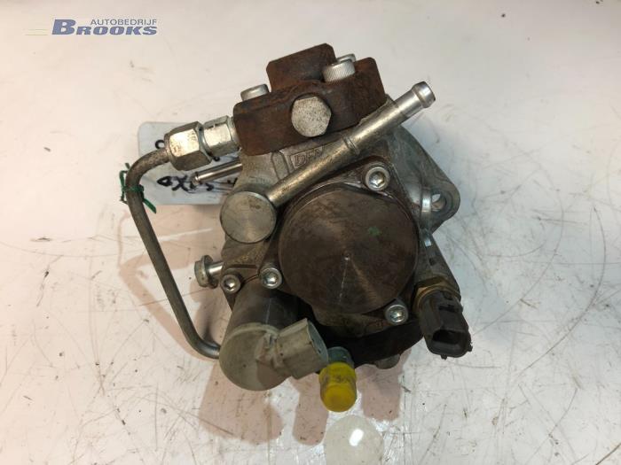 Gebruikte Dieselpomp Toyota Avensis (T27) 2.2 16V D-4D-F 180 Prijs € 200,00 Margeregeling aangeboden door Autobedrijf Brooks
