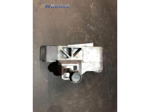 Gebruikte Motorsteun Nissan Note (E11) 1.6 16V Prijs € 25,00 Margeregeling aangeboden door Autobedrijf Brooks