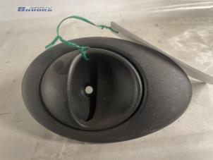 Gebruikte Deurgreep 4Deurs rechts-voor Chevrolet Matiz 1.0 Prijs € 5,00 Margeregeling aangeboden door Autobedrijf Brooks