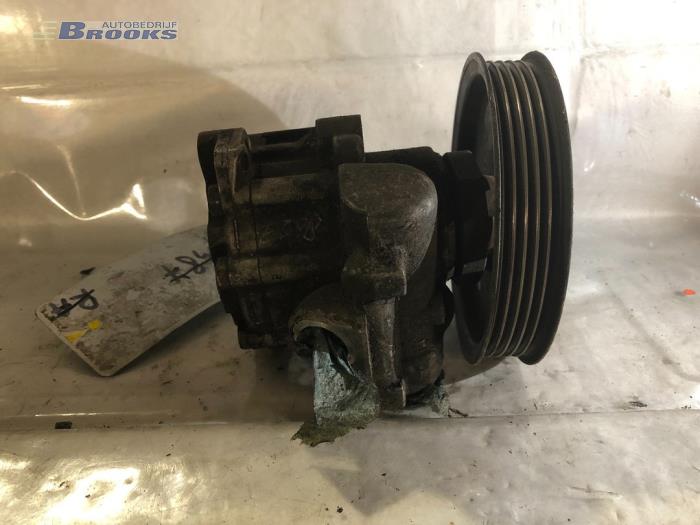 Gebruikte Pomp Servo Volkswagen Polo III (6N1) 1.9 D Prijs € 15,00 Margeregeling aangeboden door Autobedrijf Brooks