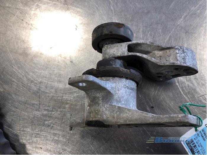 Gebruikte Motorrubber Mitsubishi Colt (Z2/Z3) 1.3 16V Prijs € 30,00 Margeregeling aangeboden door Autobedrijf Brooks