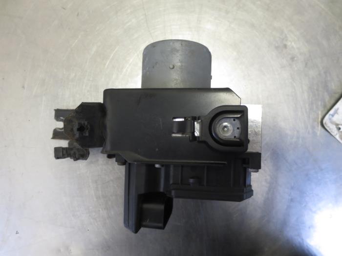 Gebruikte ABS Pomp Alfa Romeo 147 (937) 1.6 HP Twin Spark 16V Prijs € 75,00 Margeregeling aangeboden door Autobedrijf Brooks