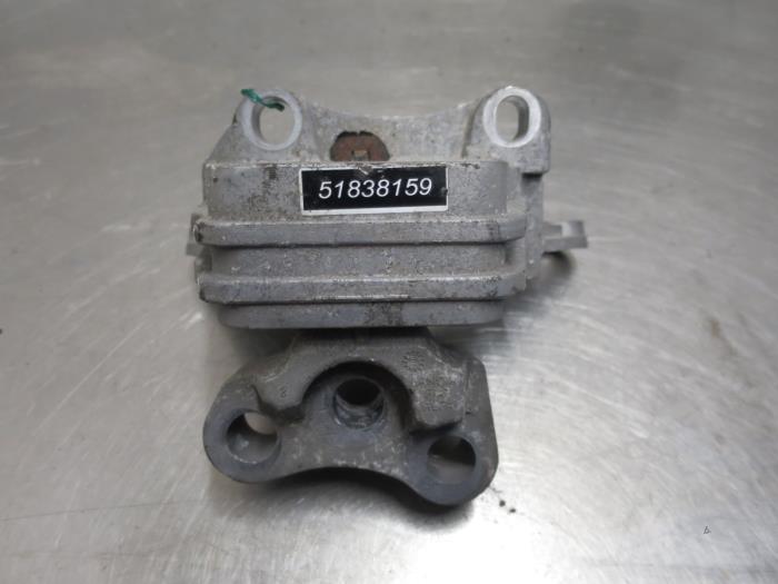 Gebruikte Motorrubber Alfa Romeo Giulietta (940) 1.4 TB 16V Prijs € 40,00 Margeregeling aangeboden door Autobedrijf Brooks