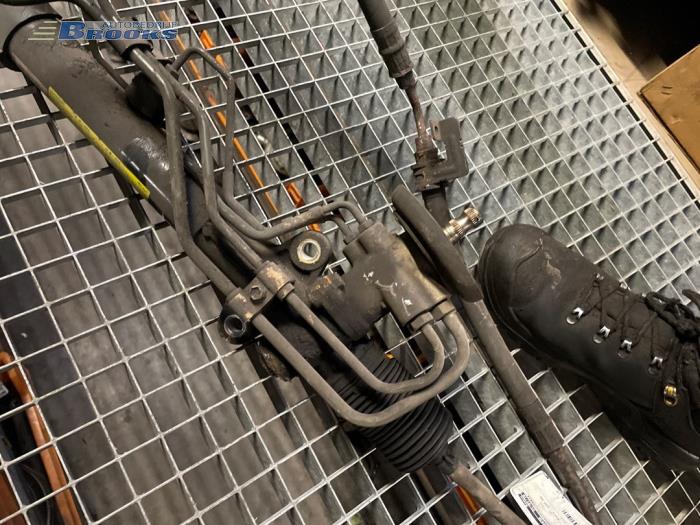 Stuurhuis Bekrachtigd van een Hyundai Trajet 2.0 CRDi 16V 2006