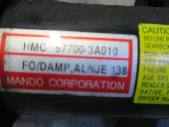 Stuurhuis Bekrachtigd van een Hyundai Trajet 2.0 CRDi 16V 2006