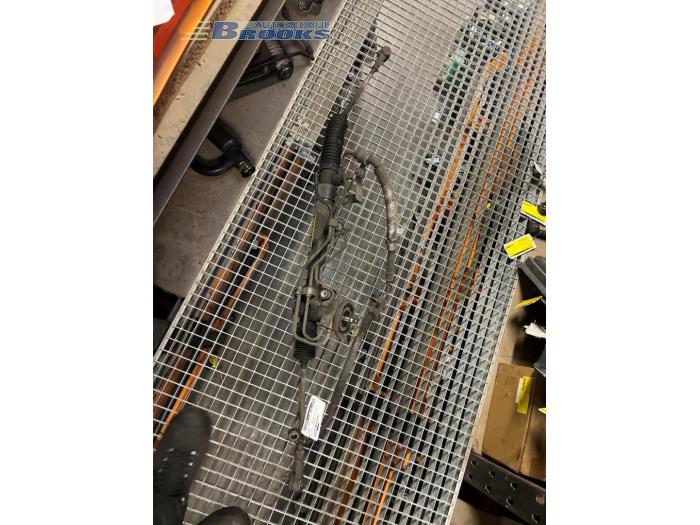 Stuurhuis Bekrachtigd van een Hyundai Trajet 2.0 CRDi 16V 2006