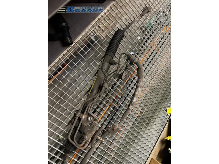 Stuurhuis Bekrachtigd van een Hyundai Trajet 2.0 CRDi 16V 2006