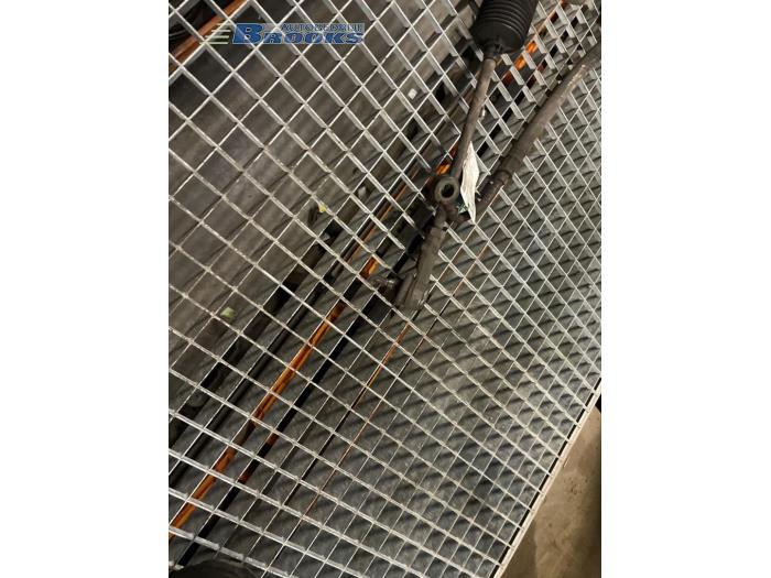 Stuurhuis Bekrachtigd van een Hyundai Trajet 2.0 CRDi 16V 2006