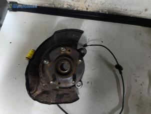 Gebruikte Asschenkel rechts-voor Hyundai Trajet 2.0 CRDi 16V Prijs € 24,00 Margeregeling aangeboden door Autobedrijf Brooks