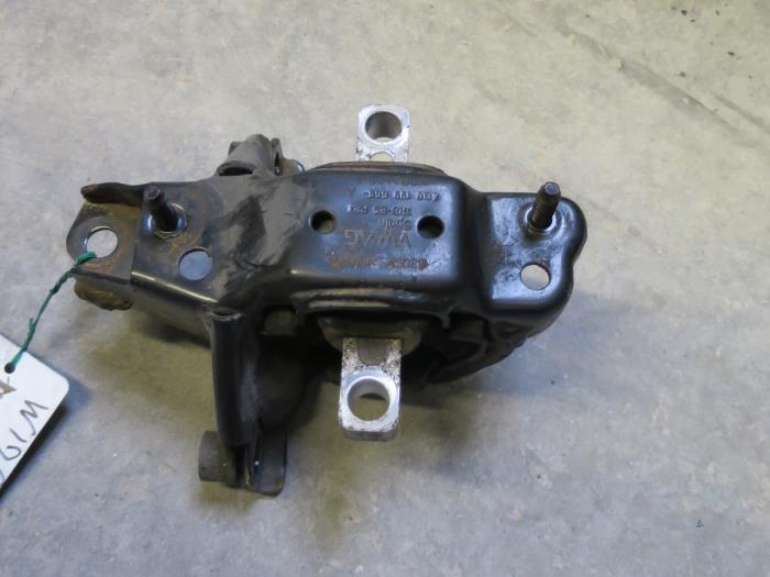 Gebruikte Motorrubber Volkswagen Polo IV (9N1/2/3) 1.4 16V Prijs € 30,00 Margeregeling aangeboden door Autobedrijf Brooks