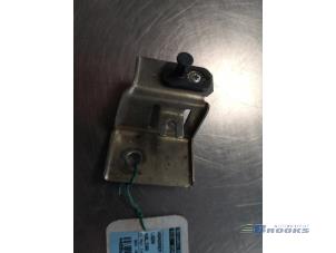 Gebruikte Schakelaar handrem Lada Kalina Stationwagon (1117) 1.6 Prijs € 5,00 Margeregeling aangeboden door Autobedrijf Brooks