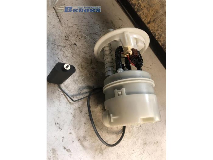 Gebruikte Tank element Pomp Dacia Logan Express (FS) 1.6 Prijs € 35,00 Margeregeling aangeboden door Autobedrijf Brooks