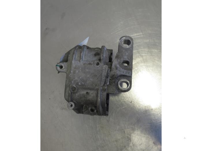 Gebruikte Motorsteun Seat Leon (1P1) 1.9 TDI 105 Prijs € 10,00 Margeregeling aangeboden door Autobedrijf Brooks