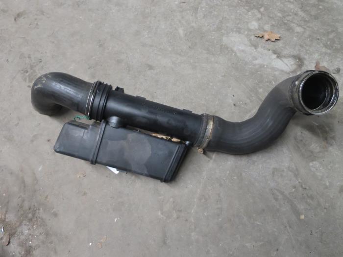 Gebruikte Intercooler Buis Mercedes E Combi (S211) 2.7 E-270 CDI 20V Prijs € 40,00 Margeregeling aangeboden door Autobedrijf Brooks