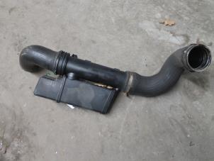 Gebruikte Intercooler Buis Mercedes E Combi (S211) 2.7 E-270 CDI 20V Prijs € 40,00 Margeregeling aangeboden door Autobedrijf Brooks