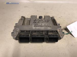 Gebruikte Computer Motormanagement Renault Trafic New (JL) 1.9 dCi 82 16V Prijs € 200,00 Margeregeling aangeboden door Autobedrijf Brooks