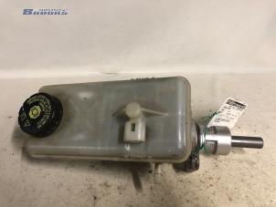 Gebruikte Hoofdremcilinder Renault Trafic New (JL) 1.9 dCi 82 16V Prijs € 50,00 Margeregeling aangeboden door Autobedrijf Brooks