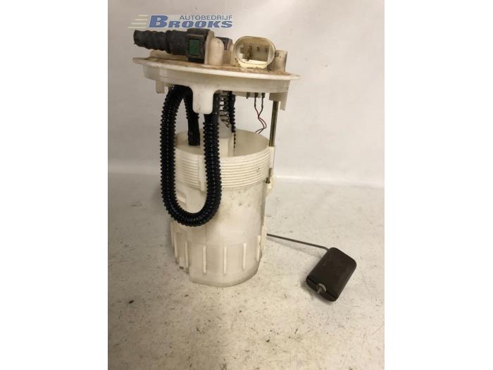 Gebruikte Tank element Pomp Renault Trafic New (JL) 1.9 dCi 82 16V Prijs € 80,00 Margeregeling aangeboden door Autobedrijf Brooks
