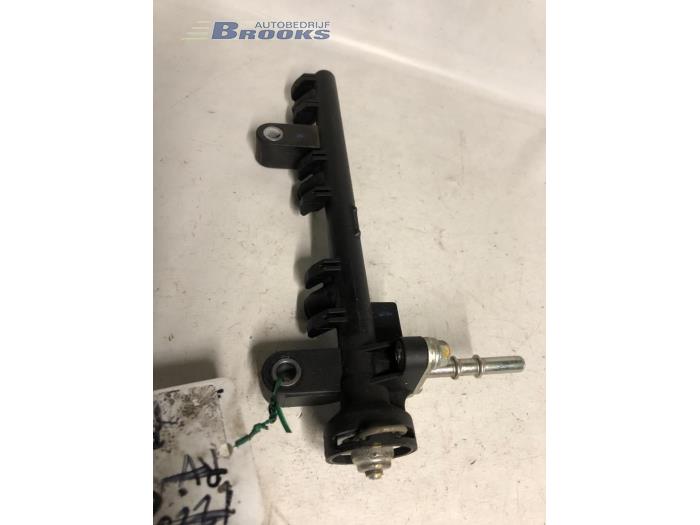 Gebruikte Injector brug Toyota Aygo (B10) 1.0 12V VVT-i Prijs € 40,00 Margeregeling aangeboden door Autobedrijf Brooks