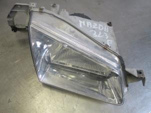 Gebruikte Rechter Koplamp Mazda 323F Prijs € 20,00 Margeregeling aangeboden door Autobedrijf Brooks