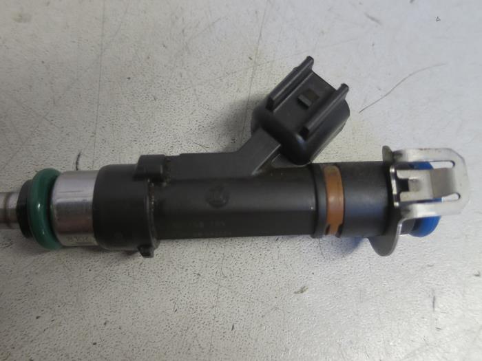 Injector (benzine injectie) van een Ford S-Max (GBW) 2.0 16V Flexifuel 2008