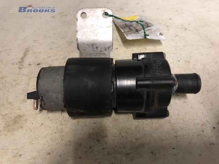 Gebruikte Waterpomp Mercedes C (W202) 1.8 C-180 16V Prijs € 20,00 Margeregeling aangeboden door Autobedrijf Brooks