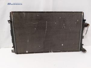 Gebruikte Radiateur Volkswagen Caddy III (2KA,2KH,2CA,2CH) 1.9 TDI Prijs € 30,00 Margeregeling aangeboden door Autobedrijf Brooks