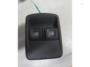 Gebruikte Ruit schakelaar elektrisch Dacia Dokker Express (8S) 1.5 dCi 75 Prijs € 15,00 Margeregeling aangeboden door Autobedrijf Brooks