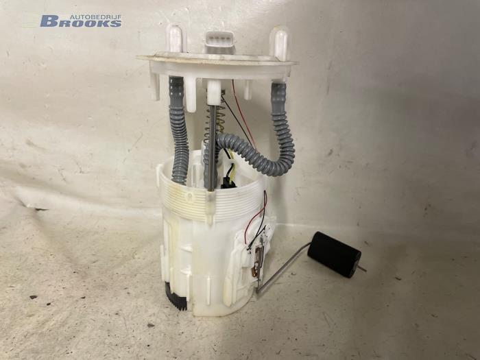 Gebruikte Tank element Pomp Dacia Dokker Express (8S) 1.5 dCi 75 Prijs € 50,00 Margeregeling aangeboden door Autobedrijf Brooks