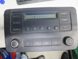Gebruikte Radio Volkswagen Caddy III (2KA,2KH,2CA,2CH) 1.9 TDI Prijs € 80,00 Margeregeling aangeboden door Autobedrijf Brooks