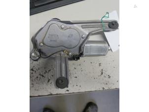 Gebruikte Ruitenwissermotor achter Toyota Avensis Wagon (T25/B1E) 2.0 16V VVT-i D4 Prijs € 24,00 Margeregeling aangeboden door Autobedrijf Brooks