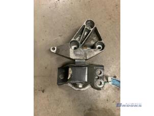 Gebruikte Motorsteun Renault Kangoo Express (FW) 1.5 dCi 70 Prijs € 30,00 Margeregeling aangeboden door Autobedrijf Brooks