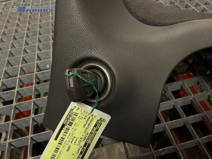 Kontaktslot+Sleutel van een Mercedes-Benz CLK (R209) 2.6 240 V6 18V 2006