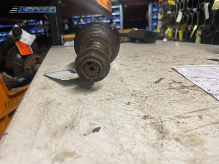 Gebruikte Steekas links-voor Mazda 323 Fastbreak (BJ14) 2.0 DTiD 16V Prijs € 20,00 Margeregeling aangeboden door Autobedrijf Brooks