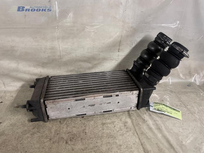 Gebruikte Intercooler Peugeot 5008 I (0A/0E) 1.6 HDiF 16V Prijs € 32,00 Margeregeling aangeboden door Autobedrijf Brooks