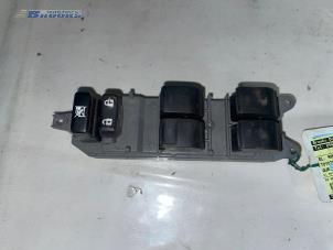 Gebruikte Ruit schakelaar elektrisch Toyota Auris (E15) 1.8 16V HSD Full Hybrid Prijs € 32,00 Margeregeling aangeboden door Autobedrijf Brooks