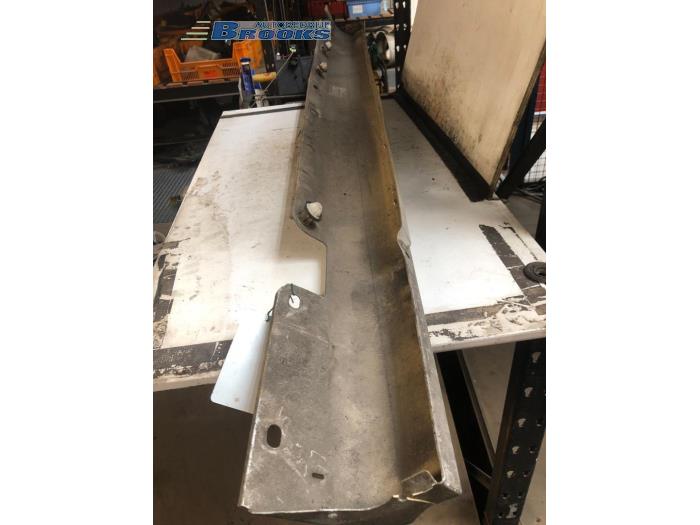 Zijskirt links van een Mercedes-Benz E (W211) 3.2 E-320 CDI 24V 2004