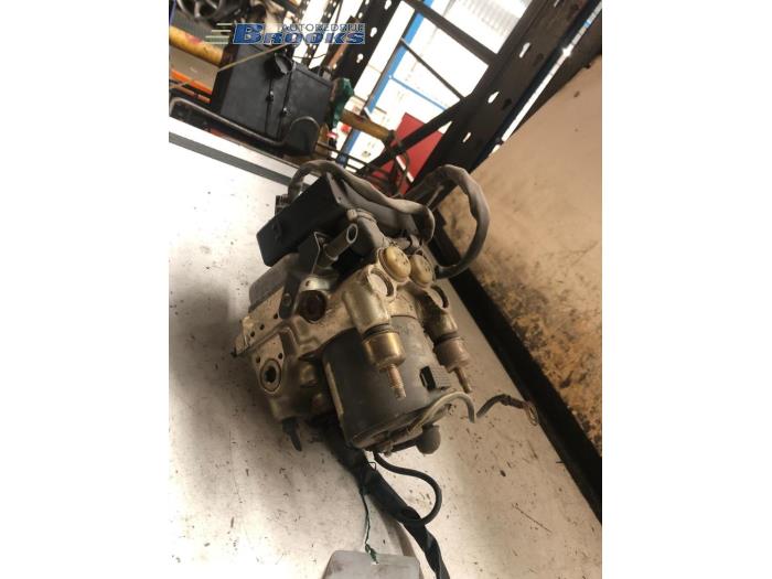 Gebruikte ABS Pomp Nissan Terrano II (R20/TR50) 2.7 TDi Prijs € 50,00 Margeregeling aangeboden door Autobedrijf Brooks
