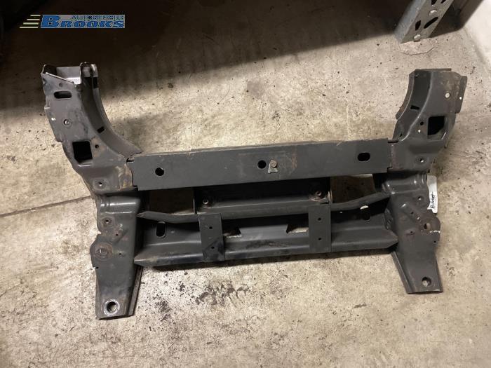 Subframe van een Chrysler PT Cruiser 2.2 CRD 16V 2003