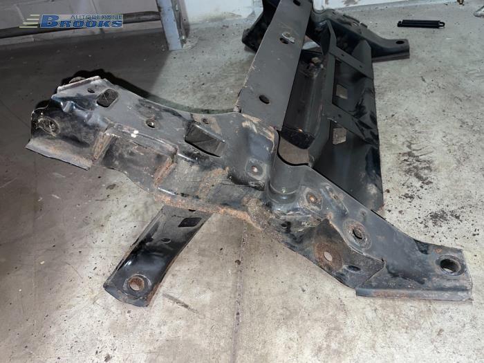 Subframe van een Chrysler PT Cruiser 2.2 CRD 16V 2003