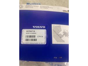 Gebruikte Achterbumperhoes Volvo V60 Prijs € 24,00 Margeregeling aangeboden door Autobedrijf Brooks