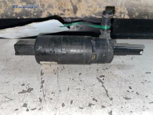 Gebruikte Pomp koplampsproeier Audi A4 Cabrio (B7) 2.5 TDI 24V Prijs € 20,00 Margeregeling aangeboden door Autobedrijf Brooks