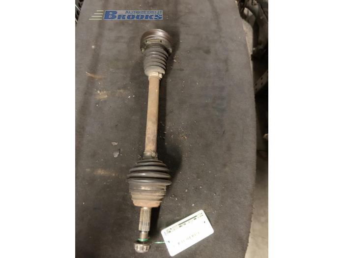 Gebruikte Aandrijfas links-voor Volkswagen Lupo (6X1) 1.0 MPi 50 Prijs € 20,00 Margeregeling aangeboden door Autobedrijf Brooks