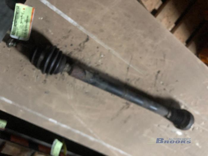 Gebruikte Aandrijfas rechts-voor Volkswagen Golf III (1H1) 1.6 i Prijs € 20,00 Margeregeling aangeboden door Autobedrijf Brooks