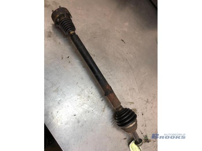 Gebruikte Aandrijfas rechts-voor Volkswagen Polo III (6N1) 1.4i 60 Prijs € 20,00 Margeregeling aangeboden door Autobedrijf Brooks