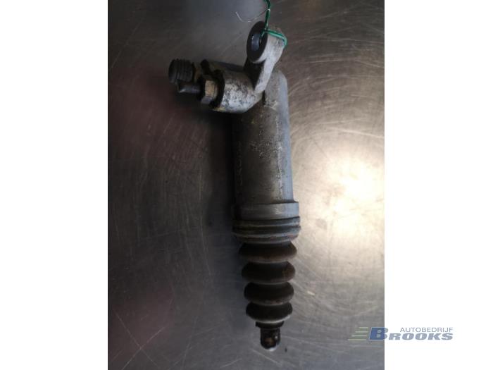 Gebruikte Koppeling Hulp Cilinder Audi 80 Avant (B4) 2.0 E,S Prijs € 10,00 Margeregeling aangeboden door Autobedrijf Brooks