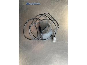 Gebruikte Antenne Toyota Auris (E15) 1.8 16V HSD Full Hybrid Prijs € 20,00 Margeregeling aangeboden door Autobedrijf Brooks