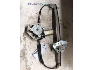 Gebruikte Raammotor Portier Volvo S40 (VS) 1.9 TD Prijs € 50,00 Margeregeling aangeboden door Autobedrijf Brooks