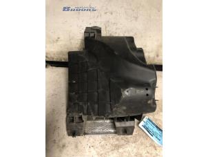 Gebruikte Luchtfilterhuis Volkswagen Passat (3B3) 1.9 TDI 130 Prijs € 20,00 Margeregeling aangeboden door Autobedrijf Brooks